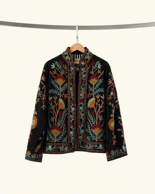 Schwarze bestickte Samtjacke